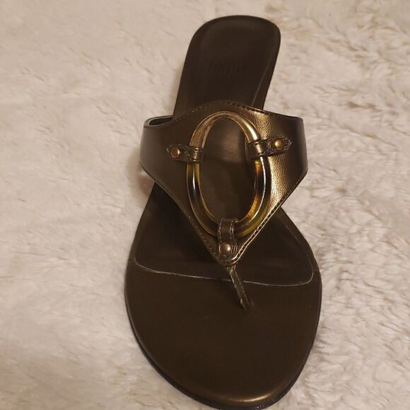 IMPO. Size 7.5. Eyeful metallic sandals. - Picture 4 of 5